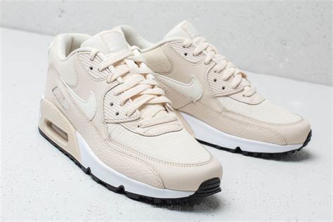 nike creme schuhe|cream Nike's sneakers.